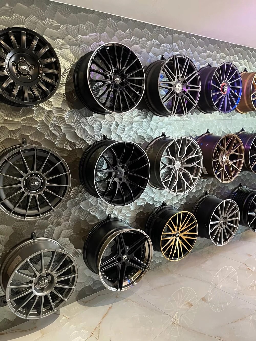 MB-Boxenstopp bunte Felgen